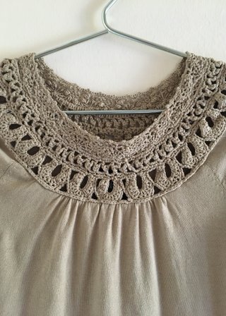 Vestido mini de punto beige de Massimo Dutti S