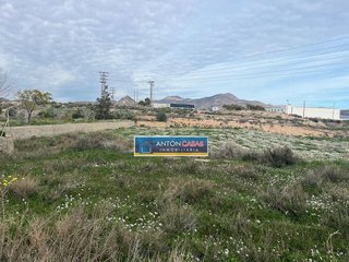 Terreno en venta en Novelda