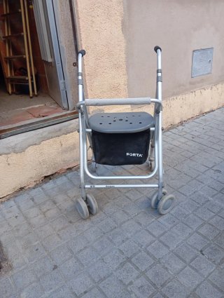Tacatá con asiento y cesta