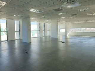 Oficina en alquiler en Porta en Barcelona