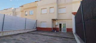 Casa adosada en alquiler en Valdepeñas