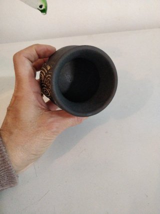 Jarrón de barro con espirales