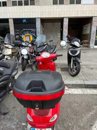 Piaggio Vespa LX 125 Roja