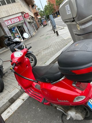Piaggio Vespa LX 125 Roja