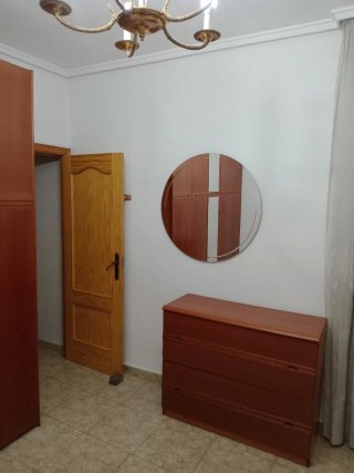 ALQUILO HABITACIÓN A CHICA ESTUDIANTE/TRABAJADORA