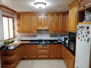 ALQUILO HABITACIÓN A CHICA ESTUDIANTE/TRABAJADORA