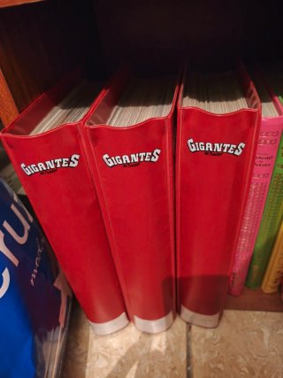 Revistas gigantes del basket en su archivador
