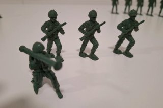 Conjunto 23 Soldados Plástico Montaplex