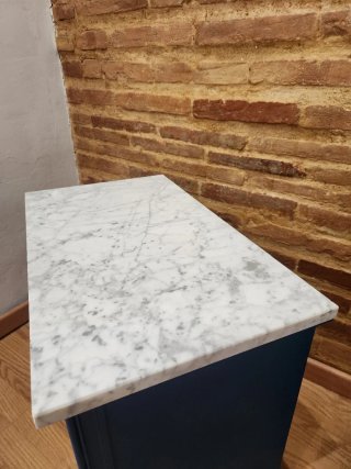 Mesitas de noche azules con tapa de mármol