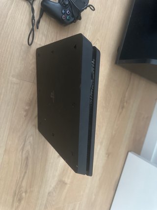 PS4 (PlayStation 4) Nera con controller