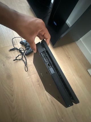 PS4 (PlayStation 4) Nera con controller