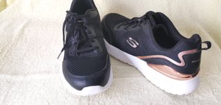 Zapatillas Skechers Mujer Negras y Doradas