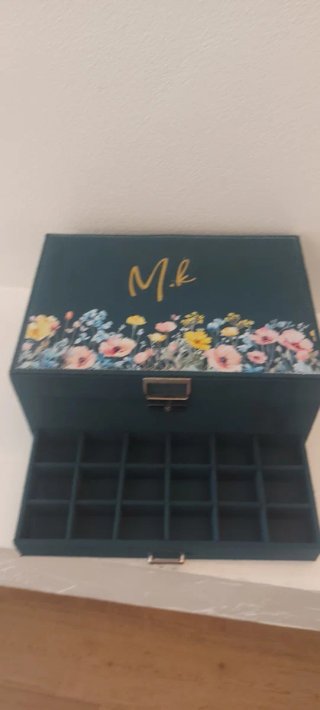 Portagioie in velluto con fiori e iniziali M.K.