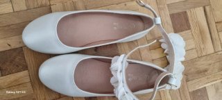 Zapatos de comunión blancos con flores