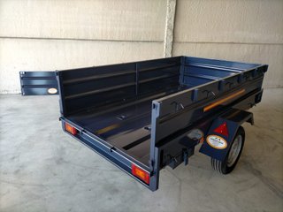 Remolque multiusos con rampas