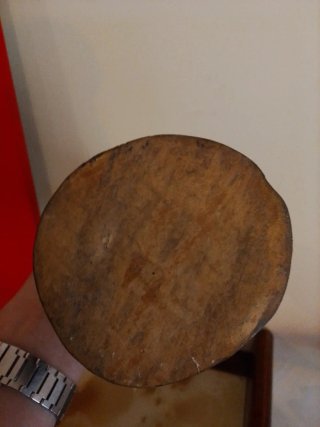 Statua ragazzo con pallone in legno