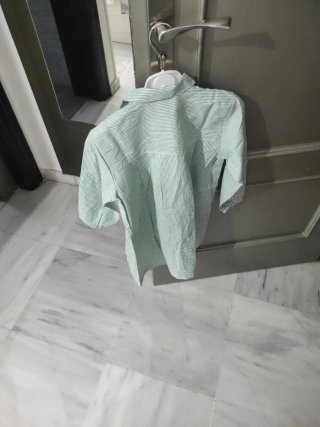 Babero de bebé a rayas verdes