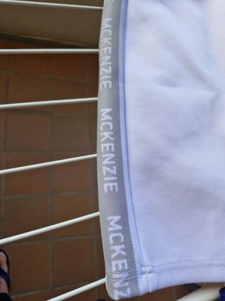 Pantalón corto McKenzie gris y blanco
