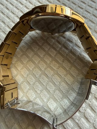 Reloj Guess Dorado