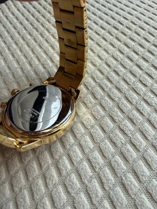 Reloj Guess Dorado