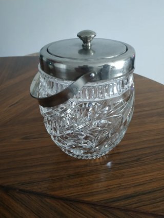 Bombonera de cristal tallado vintage