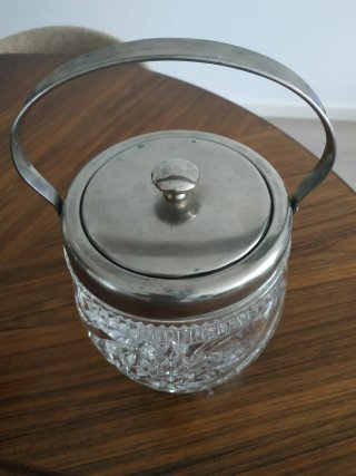 Bombonera de cristal tallado vintage