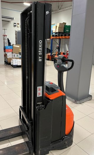 Apilador eléctrico Toyota BT Staxio