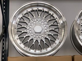 2+2 Llantas 8x18 y 9.5x18 5x120 et20 74.1 stilo RS