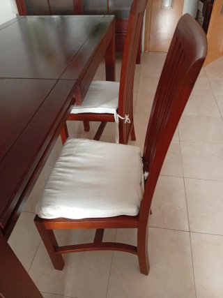 Mesa comedor madera extensible con cuatro sillas
