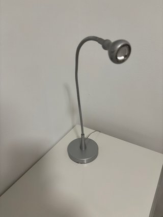 Lámpara de escritorio flexible plateada