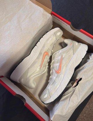 Zapatillas Nike Blancas y Naranja