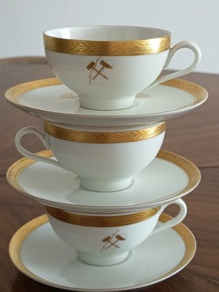 Tazas inusuales blanca y oro