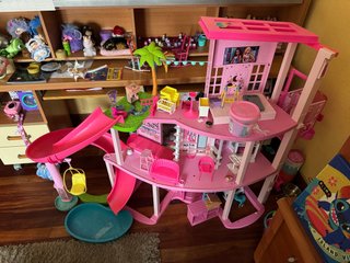Casa Barbie con tobogán y piscina