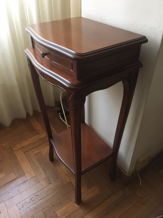 Mesa auxiliar de madera