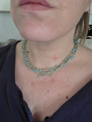 Collar hilo oro con turquesas