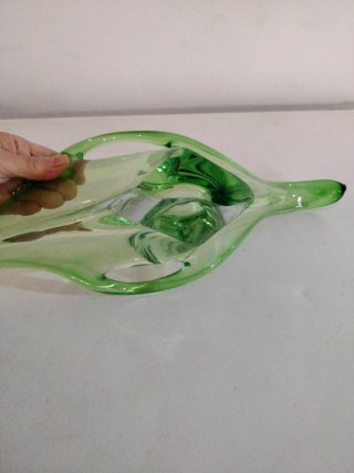 Fuente de cristal verde