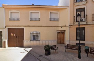Casa adosada en venta en Tomelloso