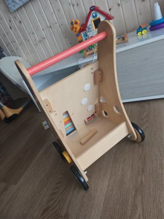 Caminador de madera para bebés