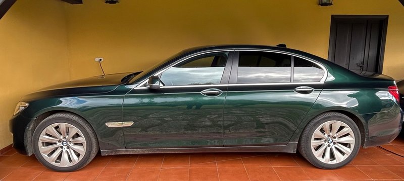 BMW 750i V8 2015 - foto 1