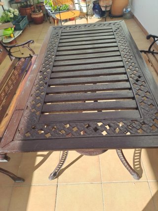 Mesa y bancos forja y madera