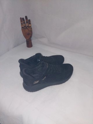 Dos pares de zapatillas Skechers