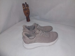 Dos pares de zapatillas Skechers