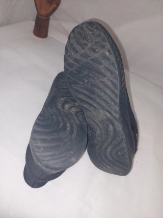 Dos pares de zapatillas Skechers