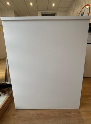 Mostrador de recepción blanco