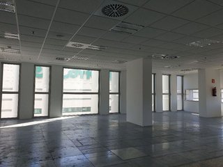 Oficina en alquiler en Porta en Barcelona