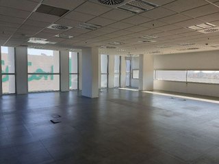 Oficina en alquiler en Porta en Barcelona