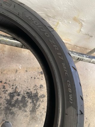 1x 120/70 ZR17 58W Metzeler RoadTec G1 SE