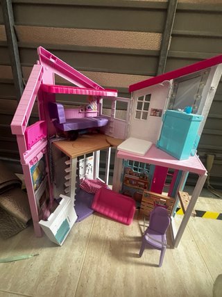Casa Barbie Malibú y autocaravana con dos muñecas