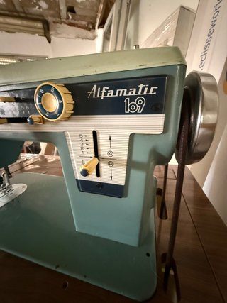 Máquina de coser Alfa 109