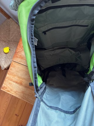 Mochila Quechua Verde y Gris Forclaz 60